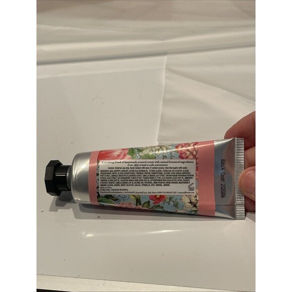 New‎ MICHEL DESIGN WORKS Garden Melody Hand Cream Night Blooming Freesia 1.69 Oz - Picture 3 of 5